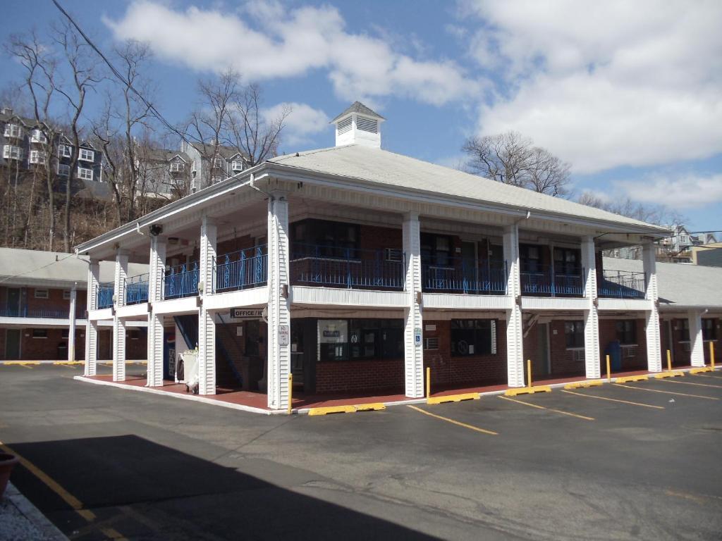 Days Inn By Wyndham Elmsford Kültér fotó